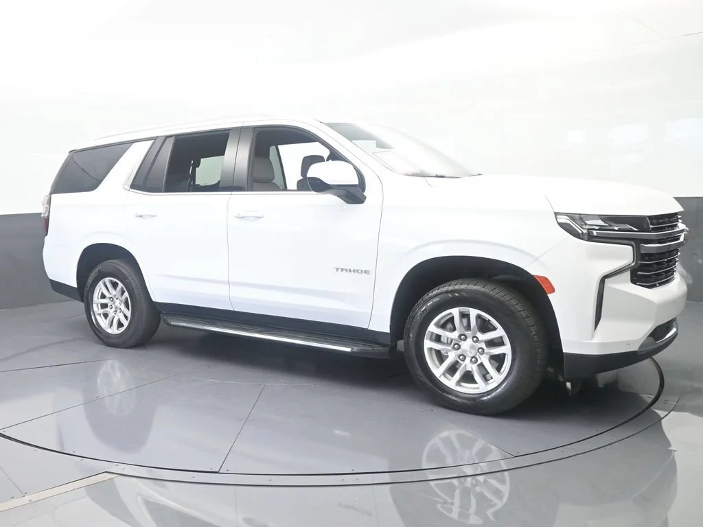 Used 2024 Summit White Chevrolet LT image 8