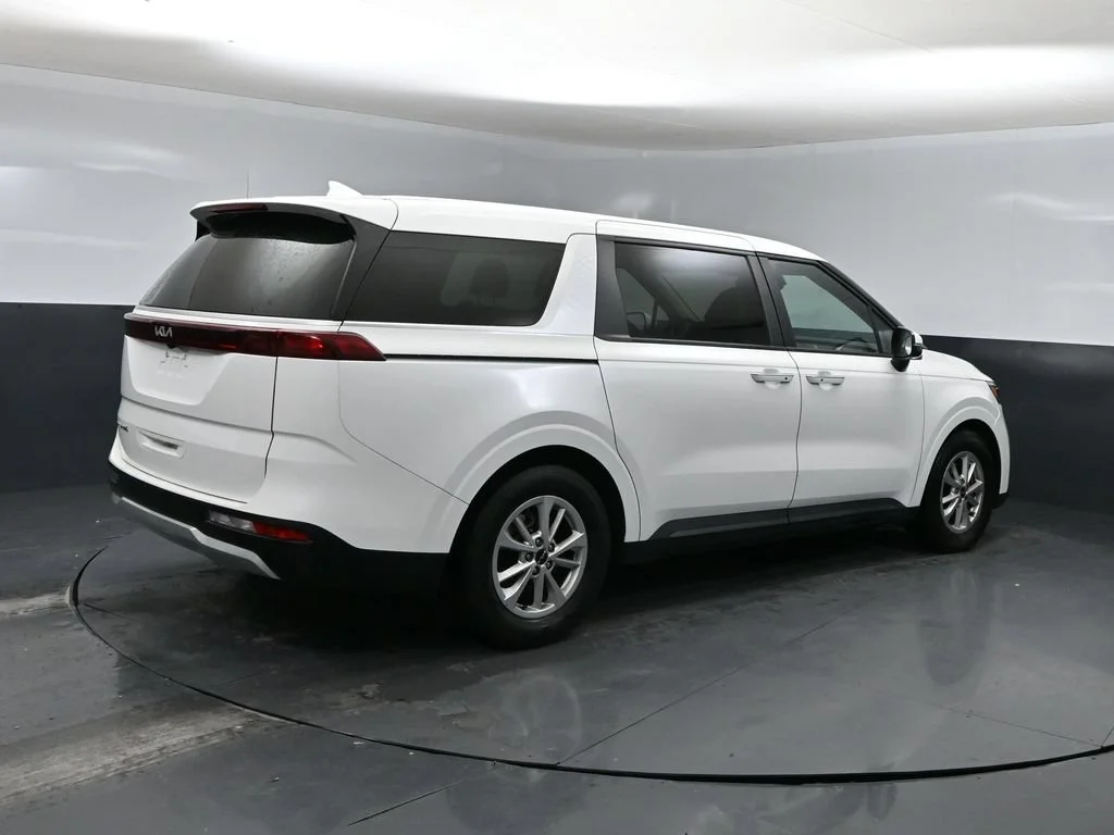 Certified Used 2022 White Kia LXS image 3