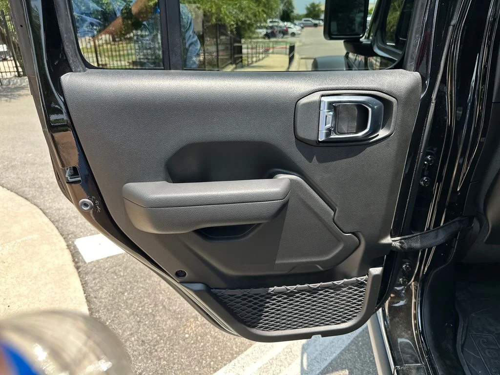 New 2025 Black Clear-Coat Exterior Paint Jeep Rubicon image 35