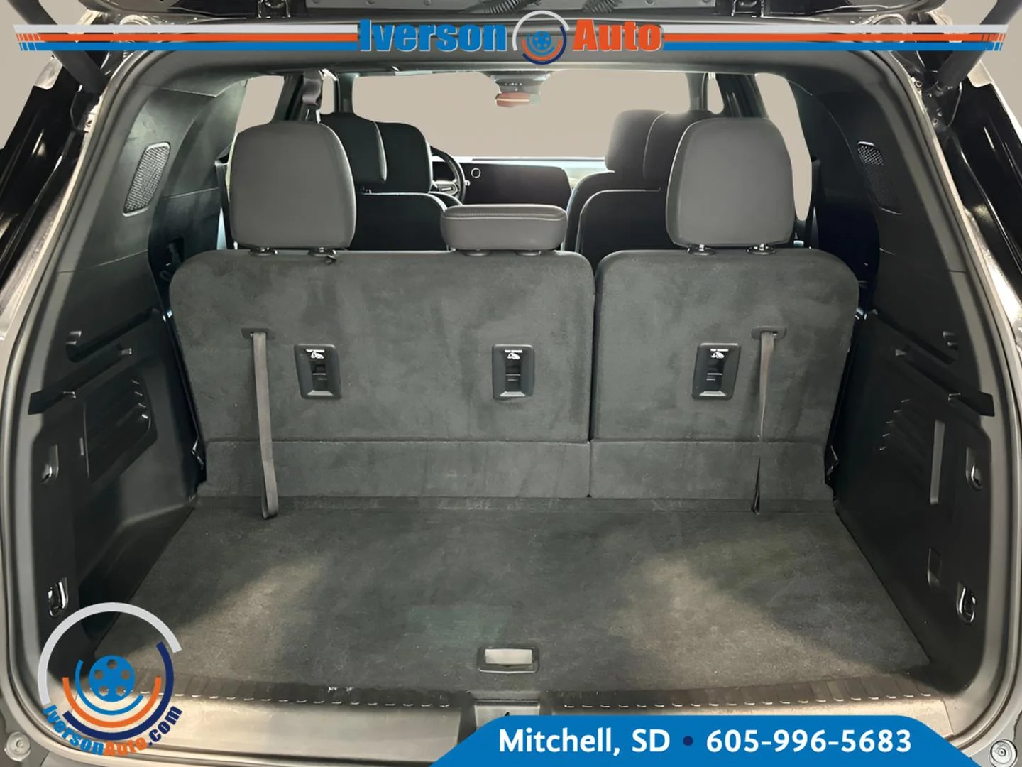 Used 2024 Mosaic Black Metallic Chevrolet AWD LT image 31
