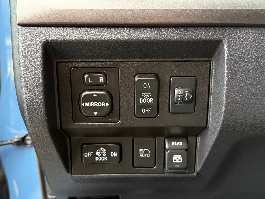Used 2019 Blue Toyota SR5 image 14