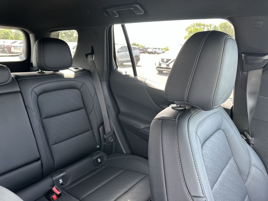 Used 2025 White Chevrolet LT image 14