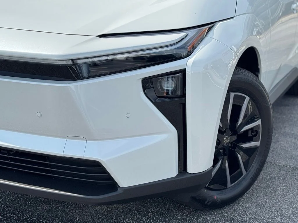 New 2026 Wind Chill Pearl Toyota XLE image 5