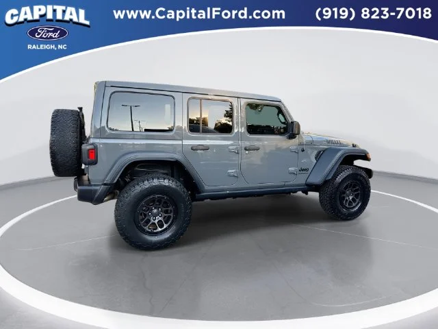Used 2023 Gray Jeep Sport image 9