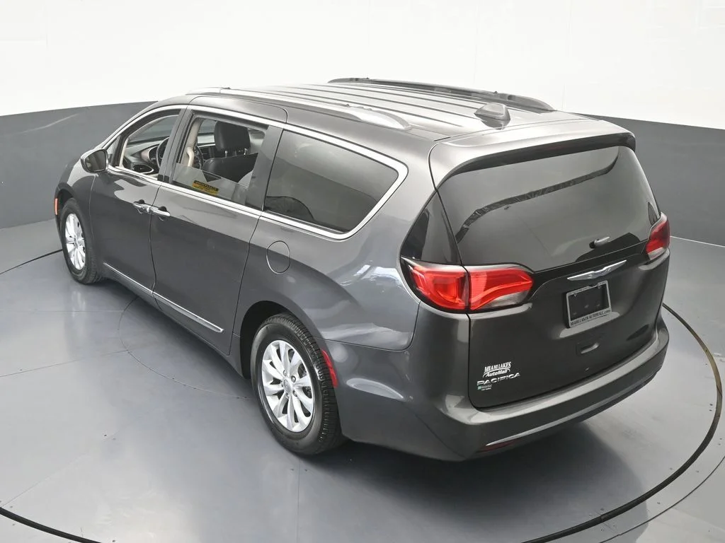 Used 2019 Granite Crystal Metallic Clearcoat Chrysler Touring L image 53