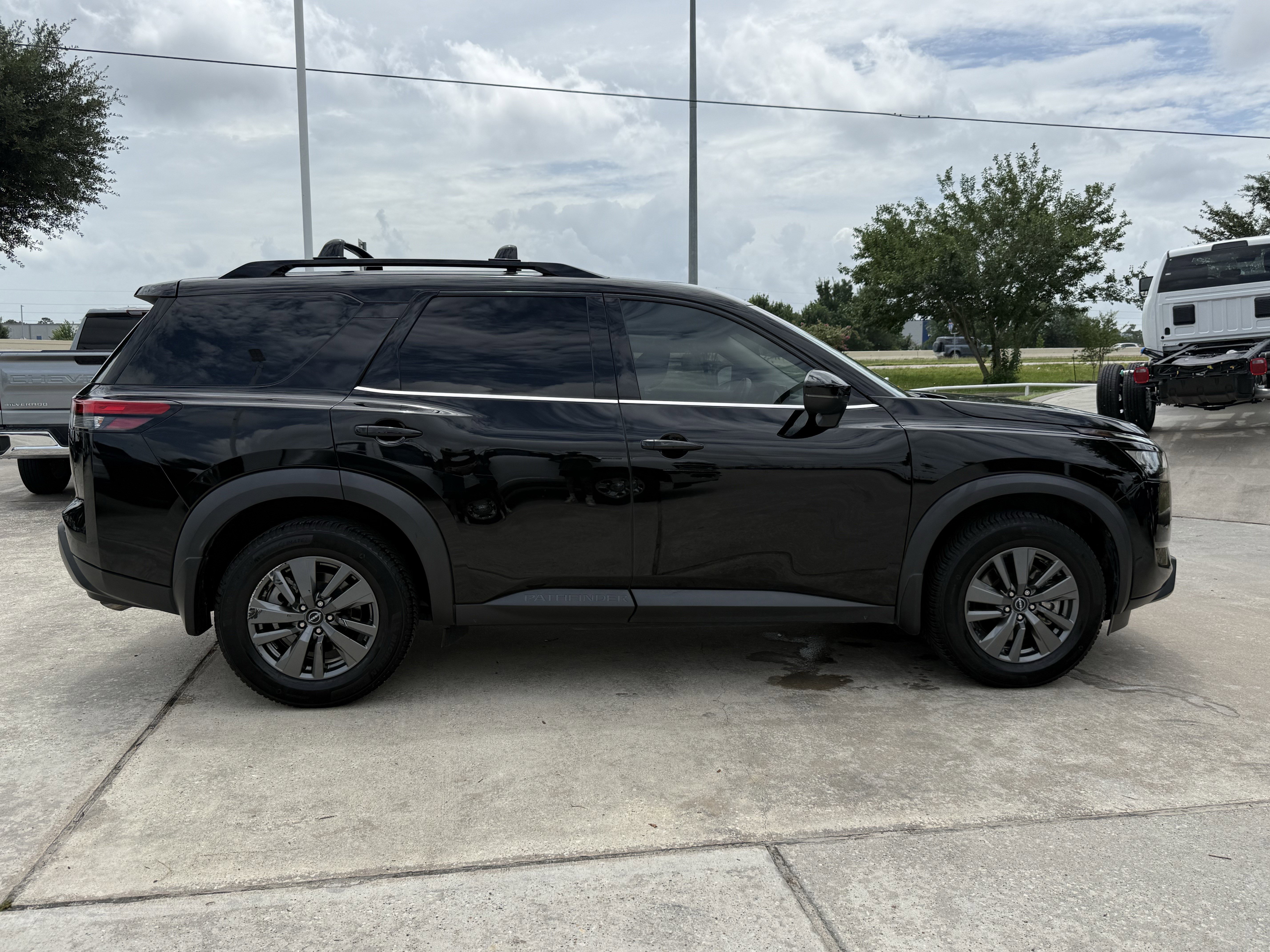 Used 2024 Super Black Nissan SV image 3