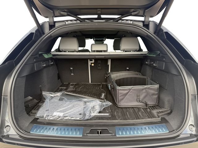 New 2026 Carpathian Grey Land Rover P250 Base image 18