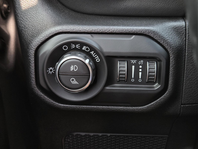 Certified Used 2020 Silver Jeep Overland image 18