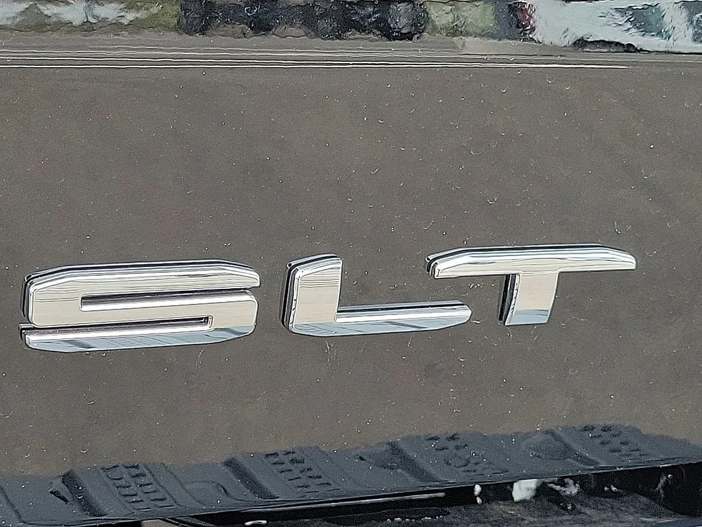2026 GMC Sierra 1500 SLT - Photo 9