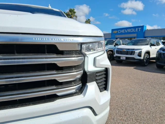 New 2026 Polar White Tricoat Chevrolet High Country image 3