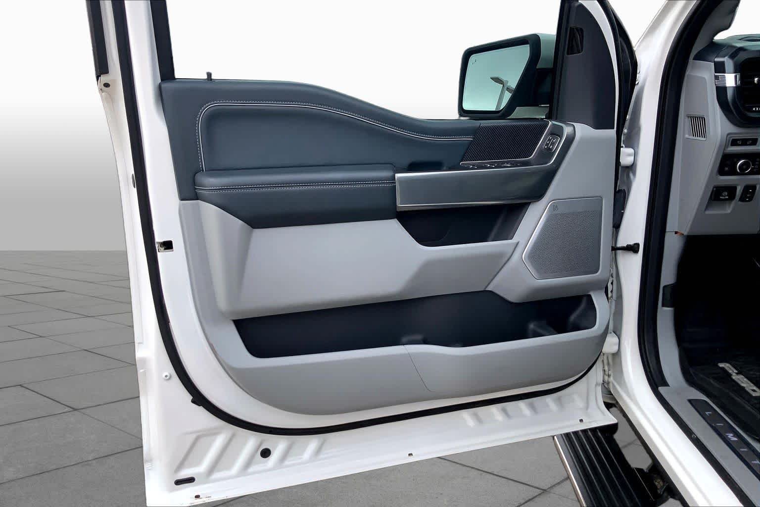 Used 2021 Star White Metallic Tri-Coat Ford Limited image 22