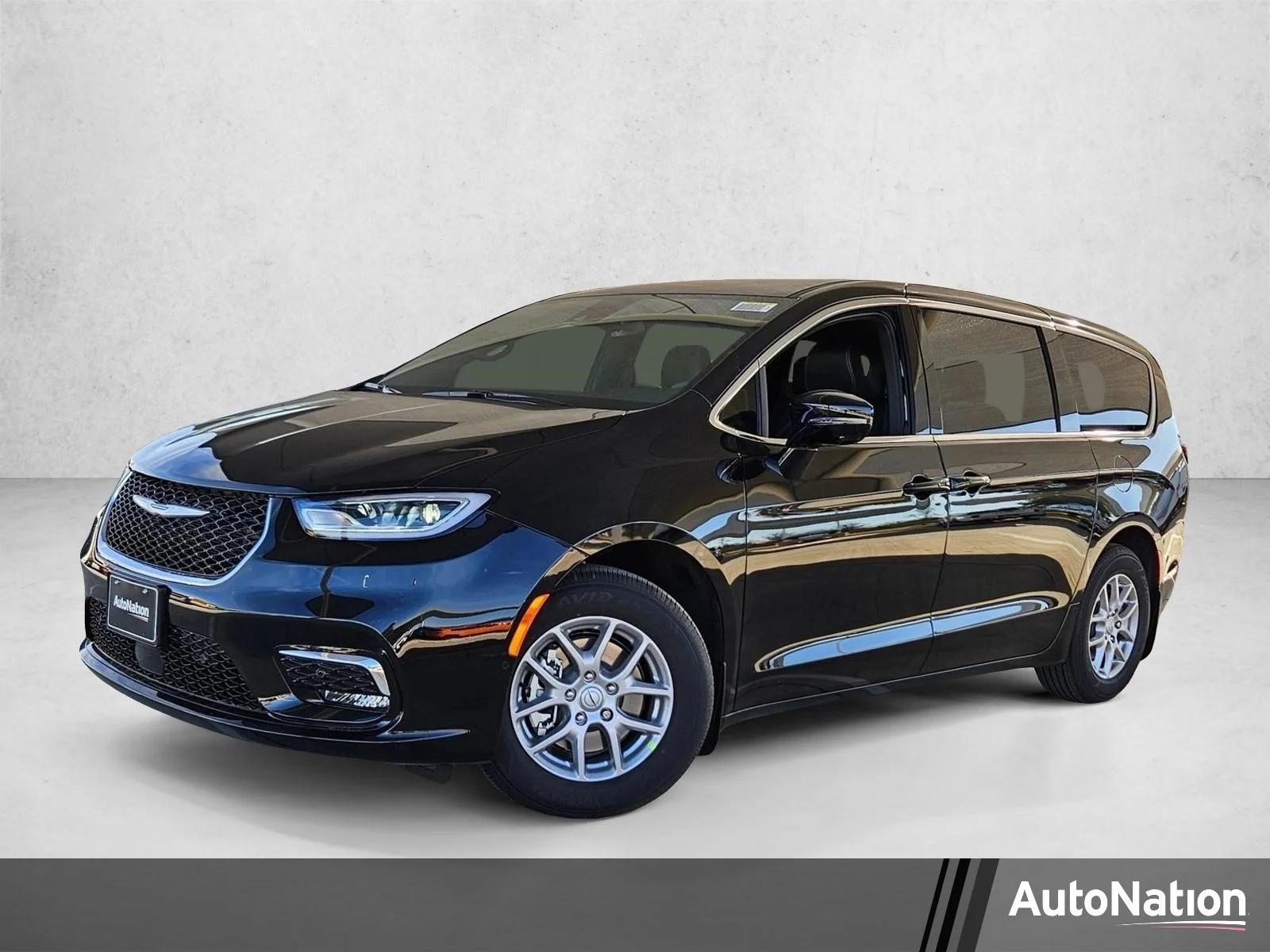 2026 Chrysler Pacifica Select's photo