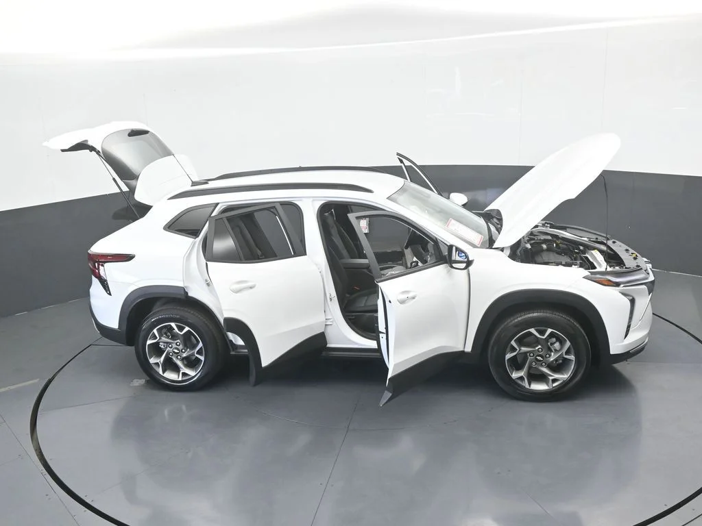 Used 2025 Summit White Chevrolet LT image 70