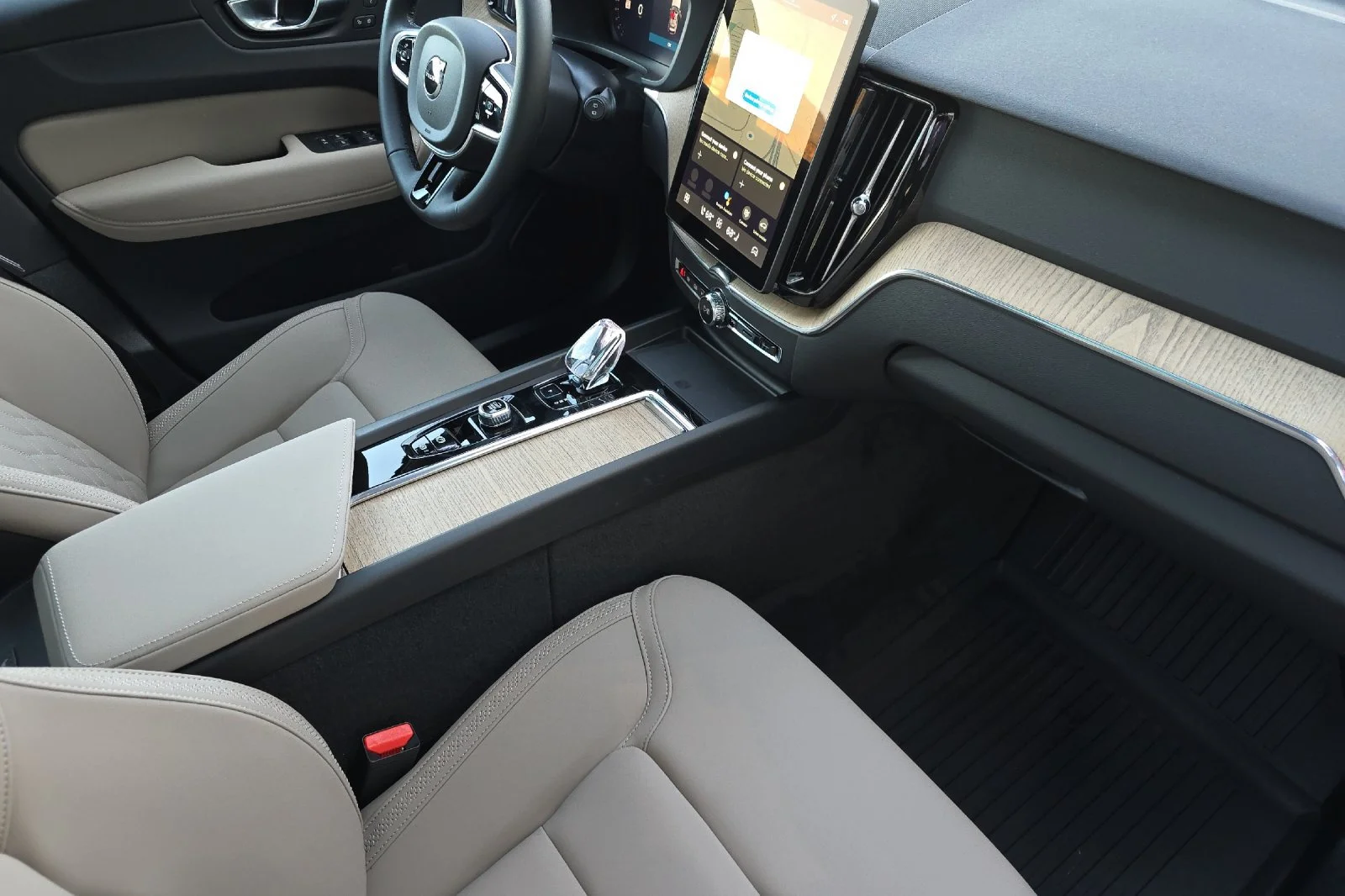 2026 Volvo XC60 Plus - Photo 15