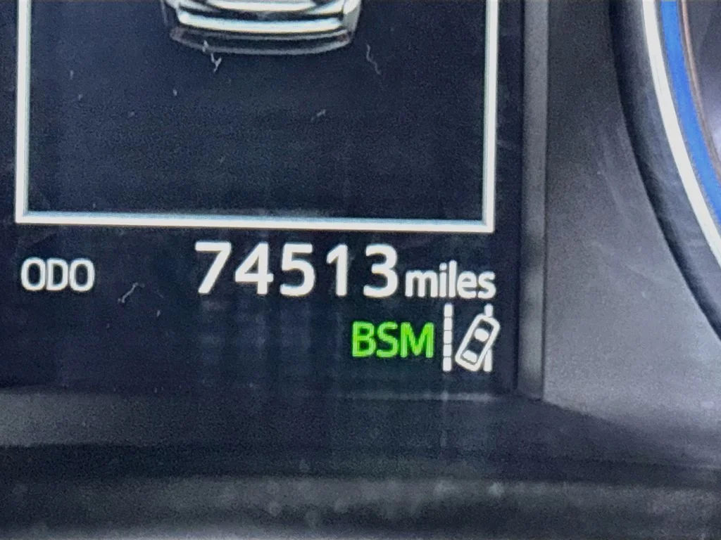 Used 2018 Silver Toyota XLE image 14