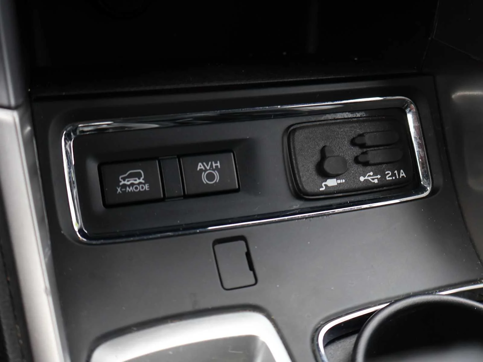 Used 2021 Ice Silver Metallic Subaru Limited image 24