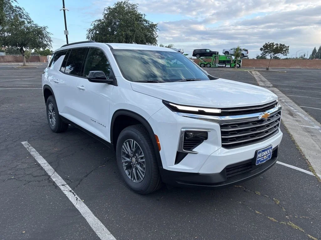 2026 Chevrolet Traverse FWD LT's photo