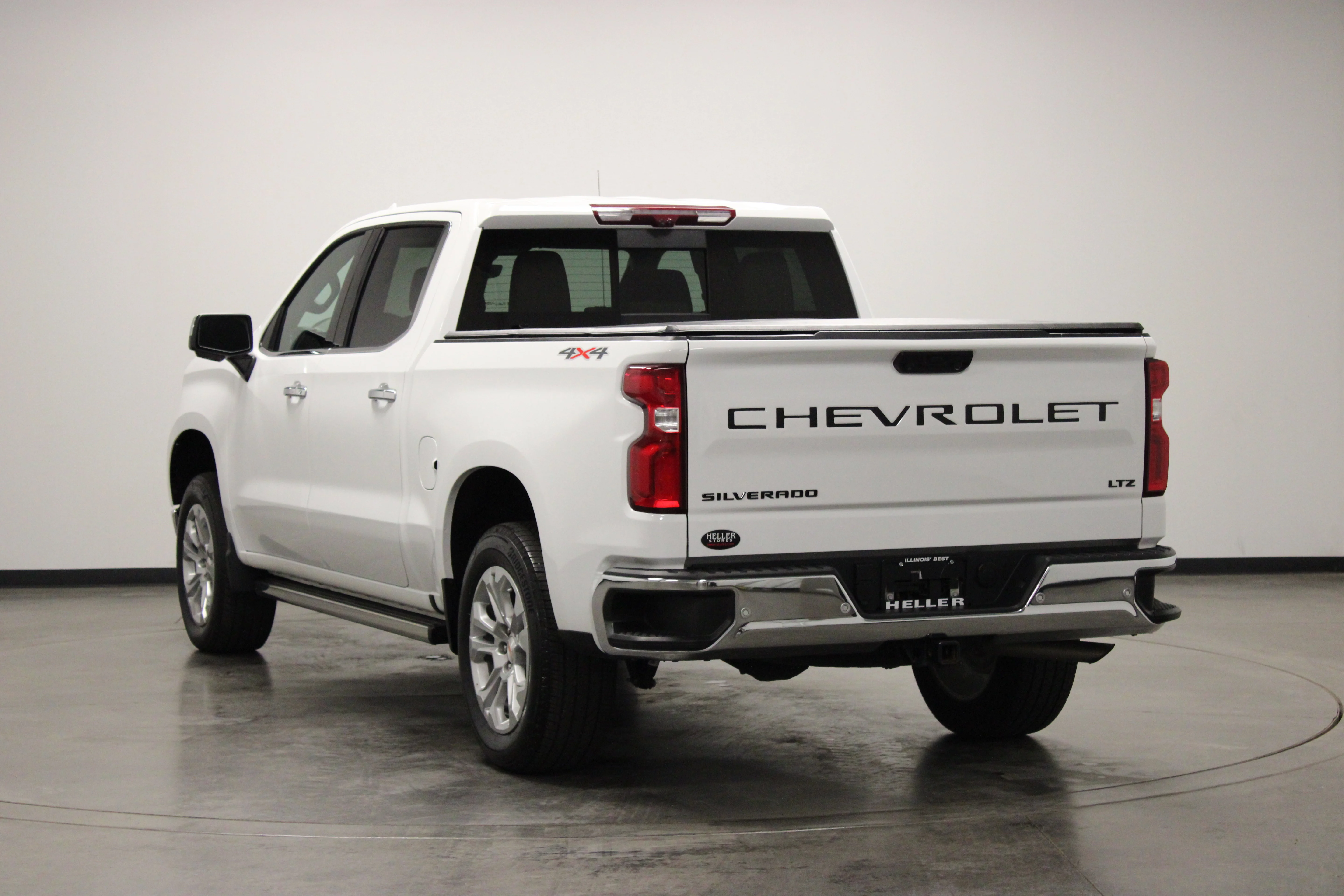 Used 2025 Summit White Chevrolet LTZ image 6