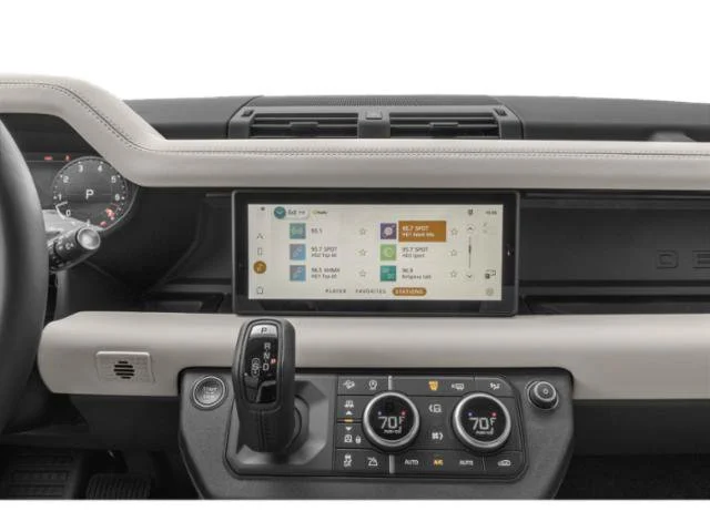 Used 2024 Blue Land Rover X-Dynamic SE image 10