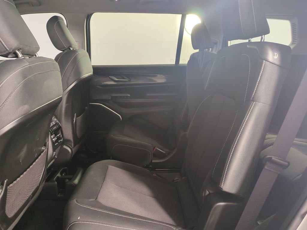 2022 Jeep Grand Cherokee L Laredo - Photo 17
