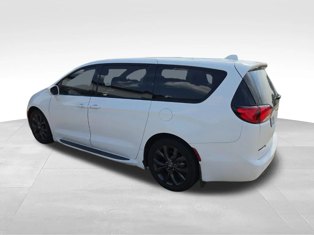 Used 2020 White Chrysler Touring image 11