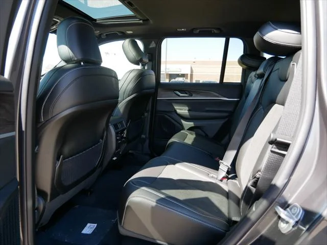 New 2026 Baltic Gray Metallic Clear-Coat Exterior Paint Jeep Laredo image 8