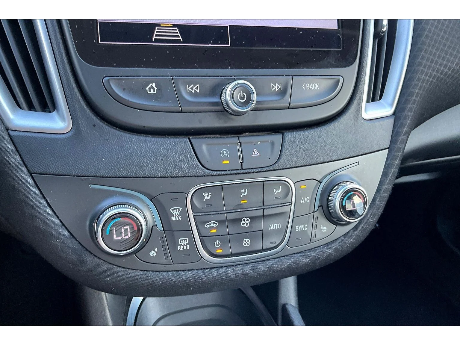 Used 2025 Summit White Chevrolet 1LT image 21
