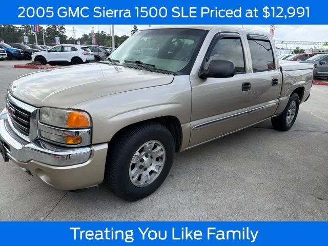 Used 2005 Sand Beige Metallic GMC SLE image 1