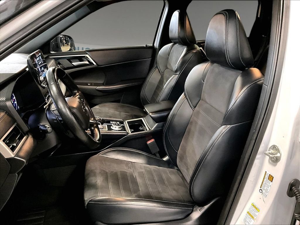 Used 2024 White Mitsubishi SE image 10