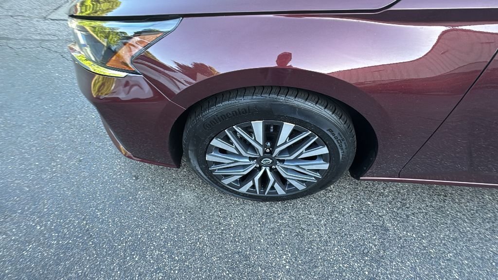Used 2025 Garnet Pearl Nissan 2.5 SV image 40