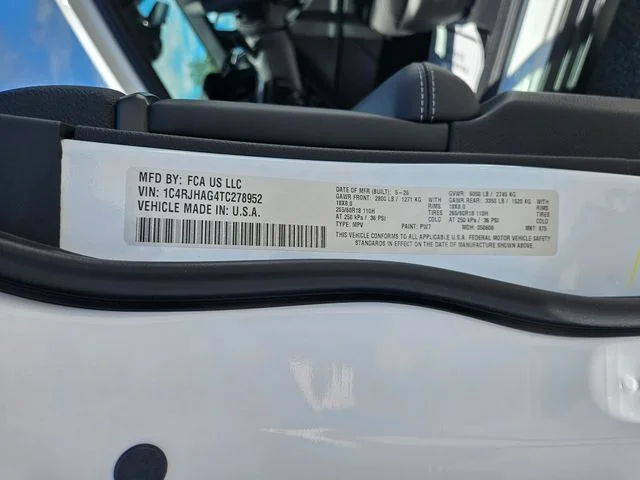 New 2026 Bright White Clear-Coat Exterior Paint Jeep Laredo image 30