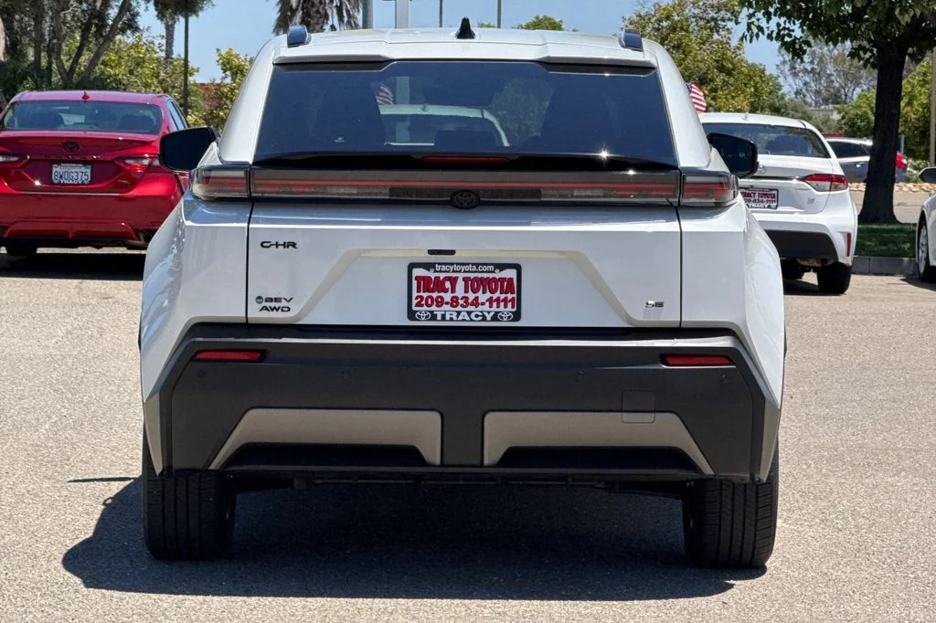 New 2026 Wind Chill Pearl <sup>1</sup> Toyota  SE image 7