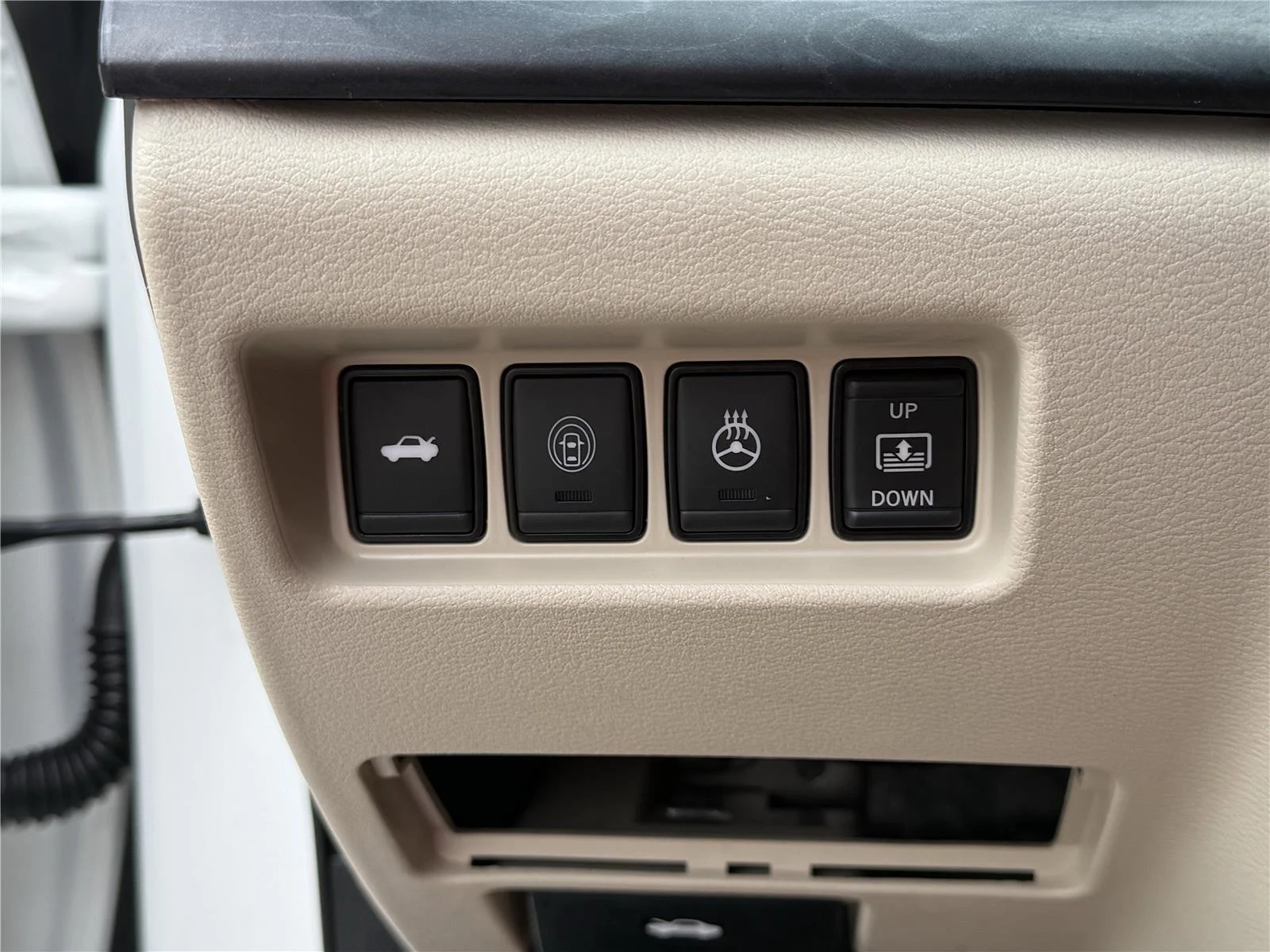 Used 2023 Pearl White Tricoat Nissan Platinum image 13