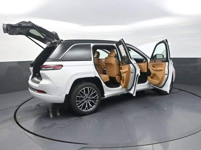 New 2026 Bright White Clear-Coat Exterior Paint Jeep Summit image 37