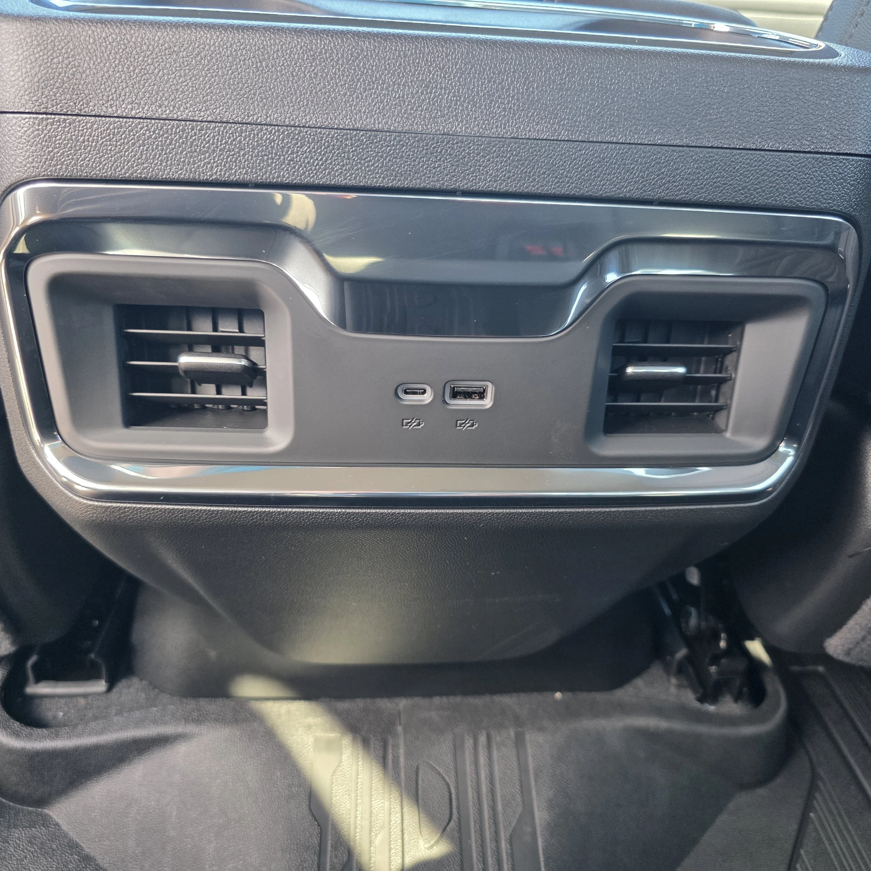 2026 GMC Sierra 1500 SLT - Photo 19