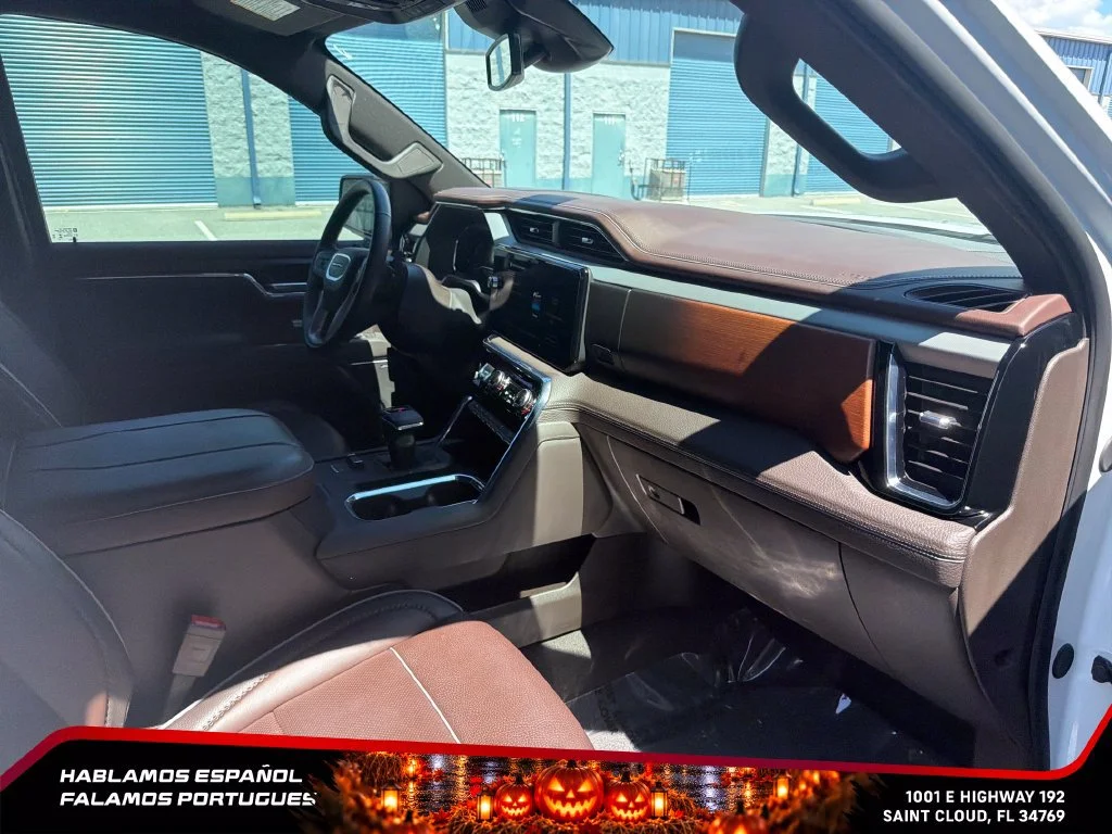 Used 2025 White Frost Tricoat GMC Denali image 34