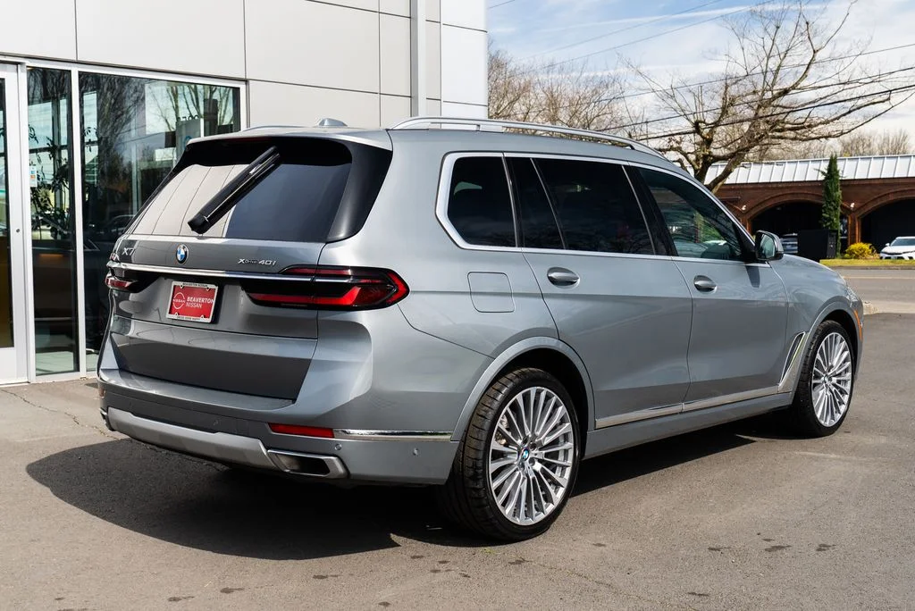 Used 2023 Gray BMW xDrive40i image 6