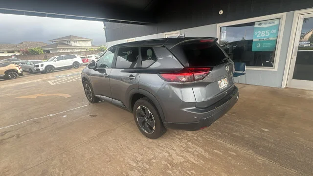 Used 2024 Gray Nissan SV image 3