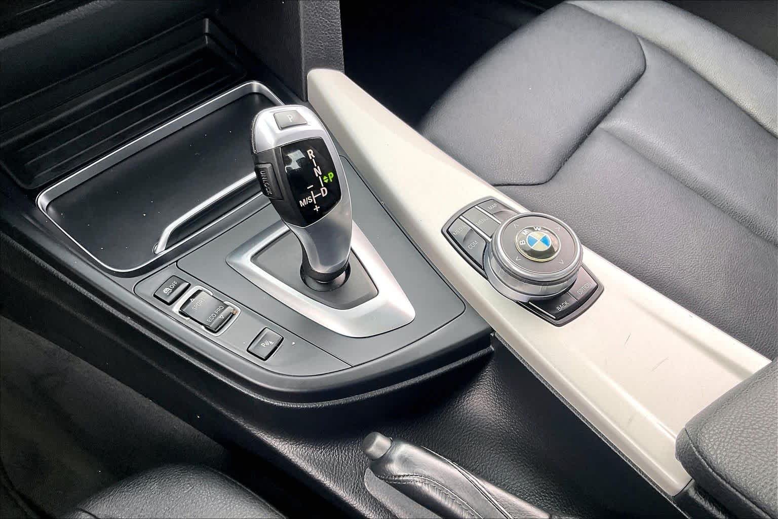 Used 2018 Mineral Gray Metallic BMW 320i xDrive image 16