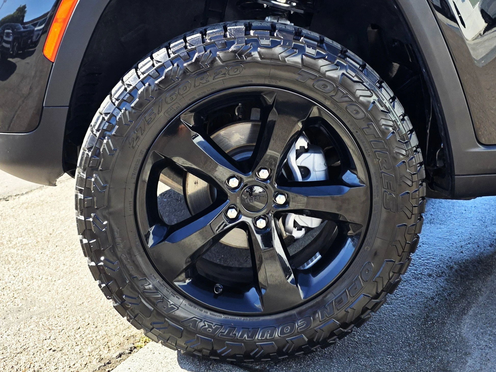 Certified Used 2023 Diamond Black Jeep Limited image 9