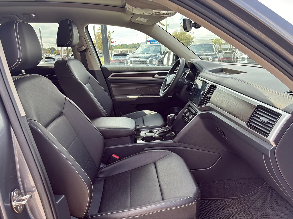 Used 2023 Platinum Gray Metallic Volkswagen 3.6L V6 SE w/Technology FWD image 16