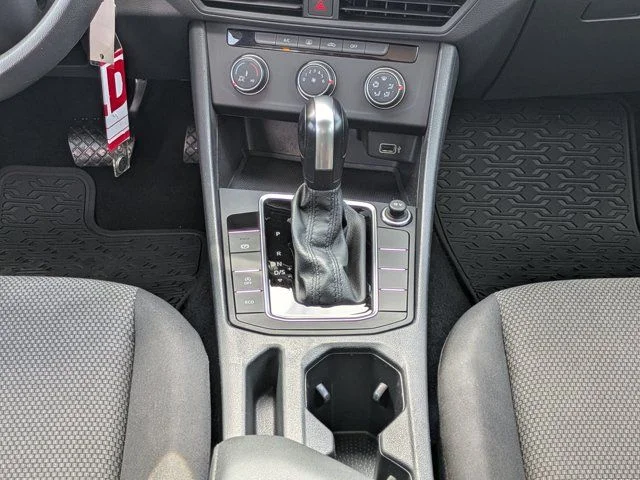 Used 2019 Platinum Gray Metallic Volkswagen 1.4T SE image 19