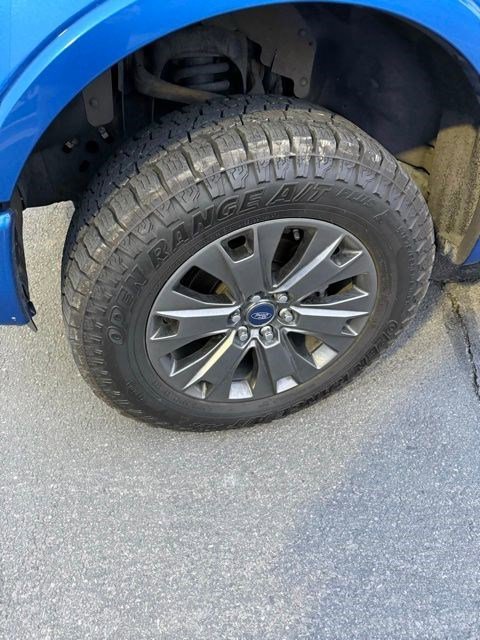 Used 2016 Blue Flame Metallic Ford Lariat image 4