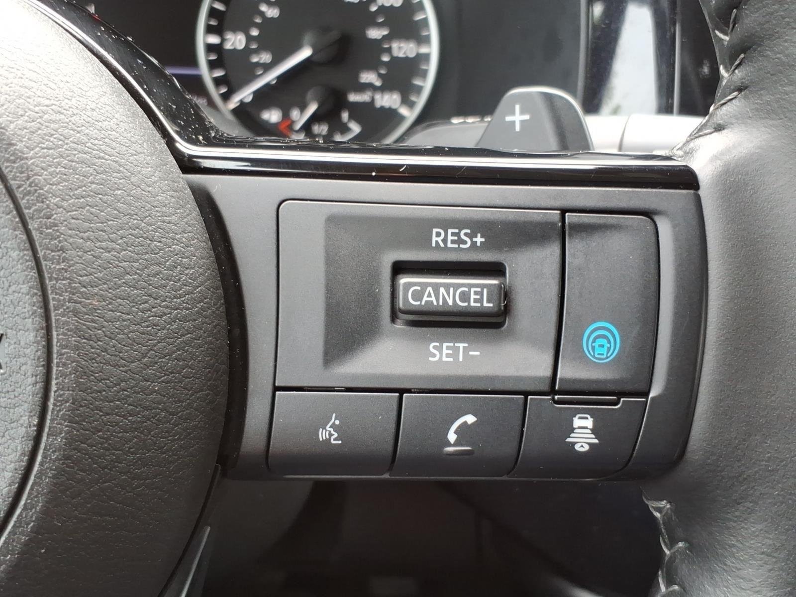 Used 2023 Pearl White Tricoat/Super Black Nissan SL image 16