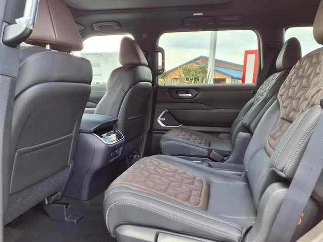 2025 Nissan Armada Platinum - Photo 11