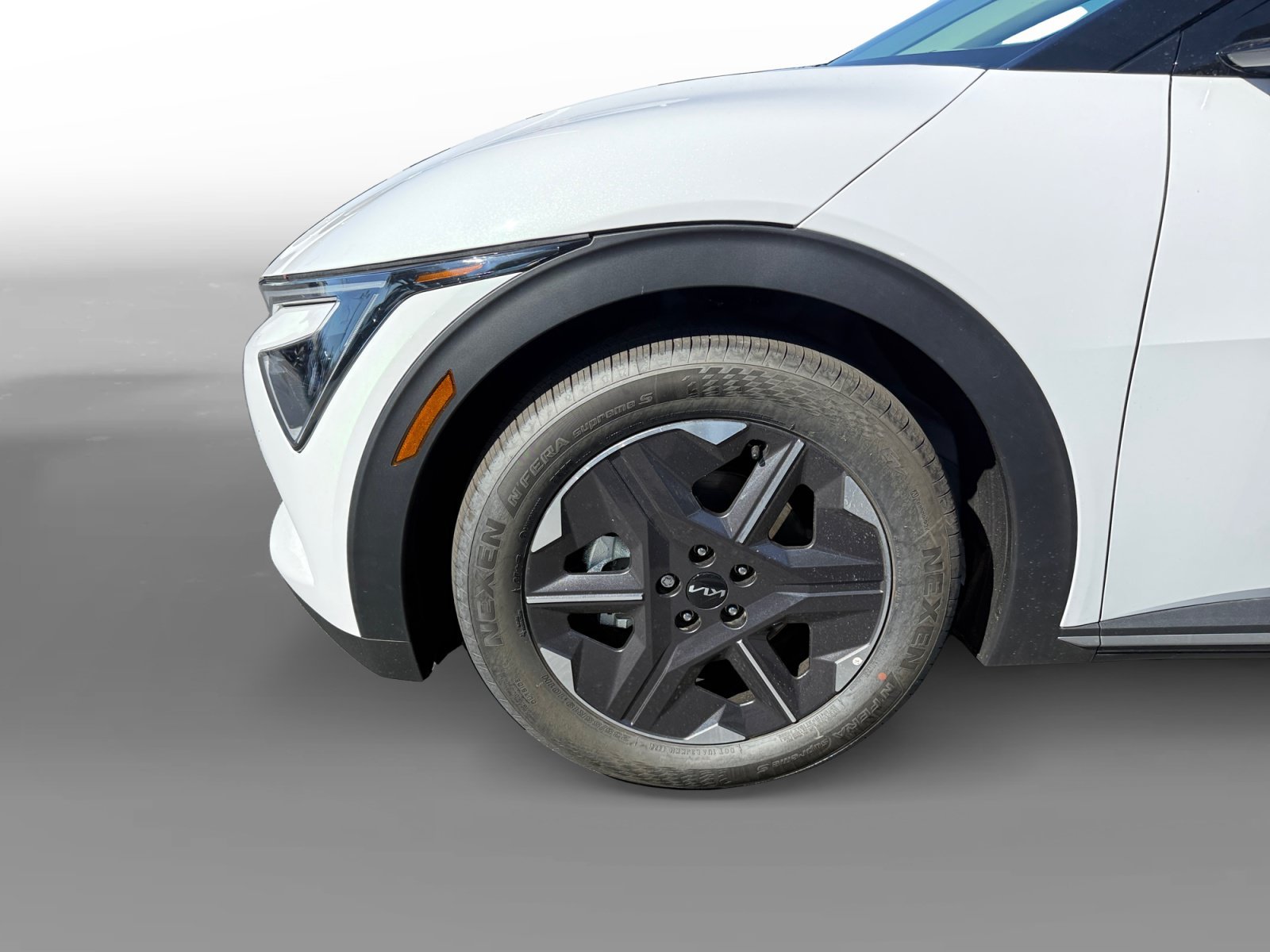 New 2026 Glacial White Pearl Kia Light Long Range image 9