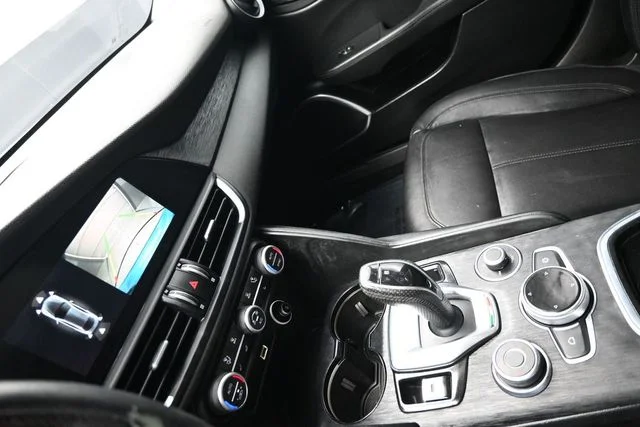 Used 2020 Blue Alfa Romeo Base image 21
