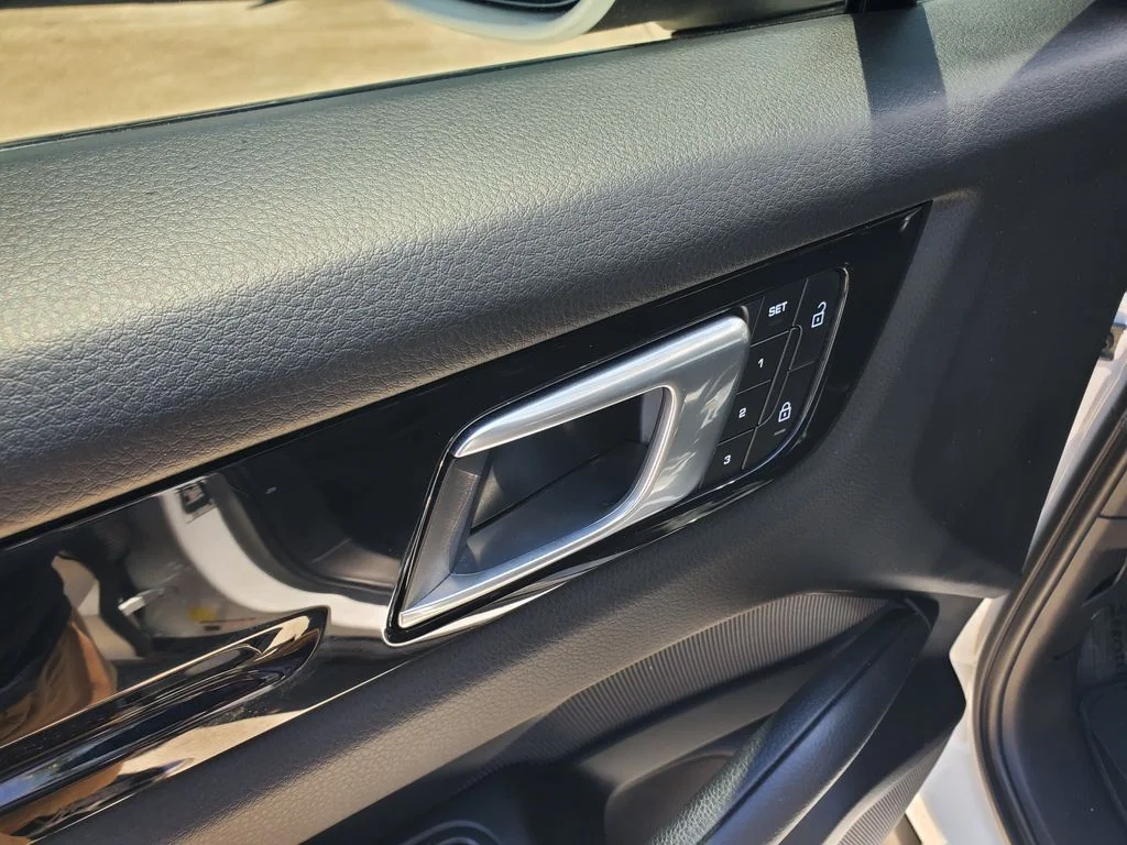 Used 2023 White Porsche Base image 22