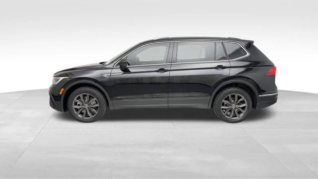 Used 2024 Black Volkswagen 2.0T SE image 5