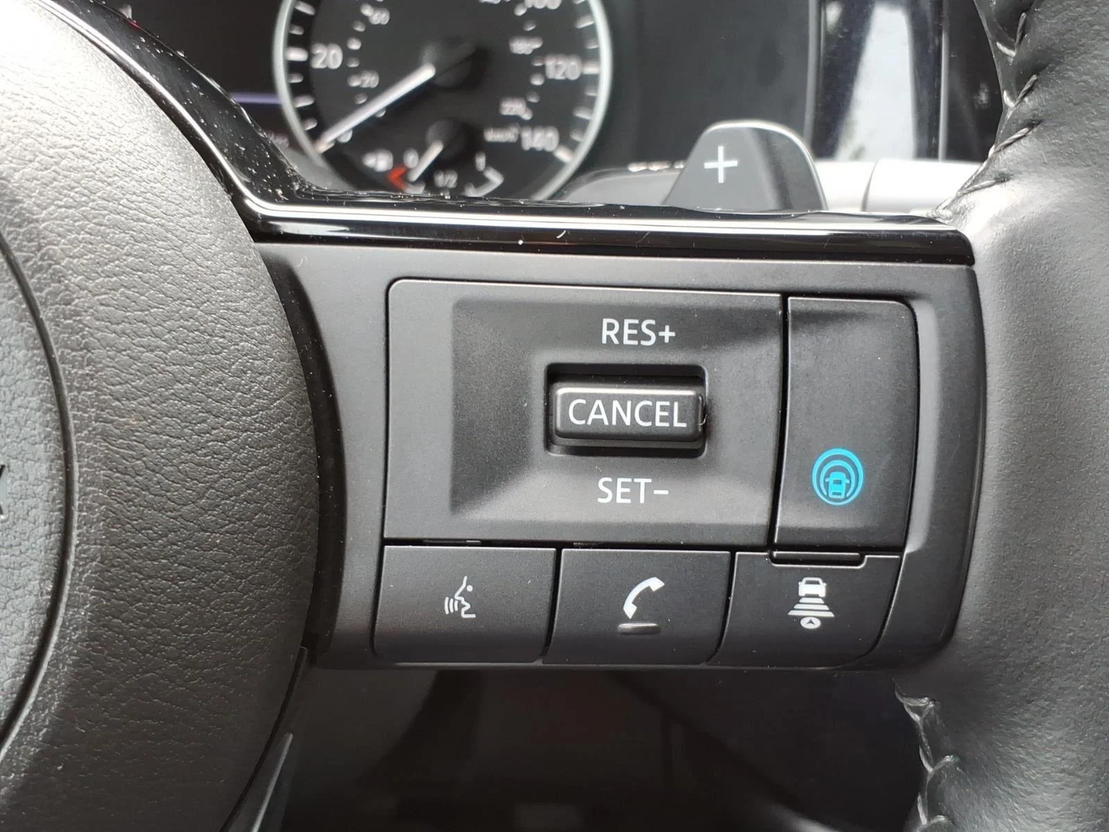 Used 2023 Pearl White Tricoat/Super Black Nissan SL image 16
